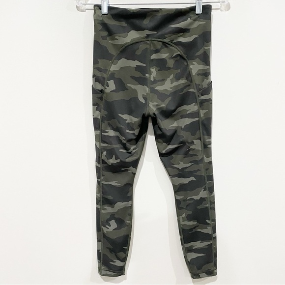 ATHLETA Ultimate Camo 7/8 Tight Leggings Olive Stash Pockets Active Size Small - Picture 8 of 16